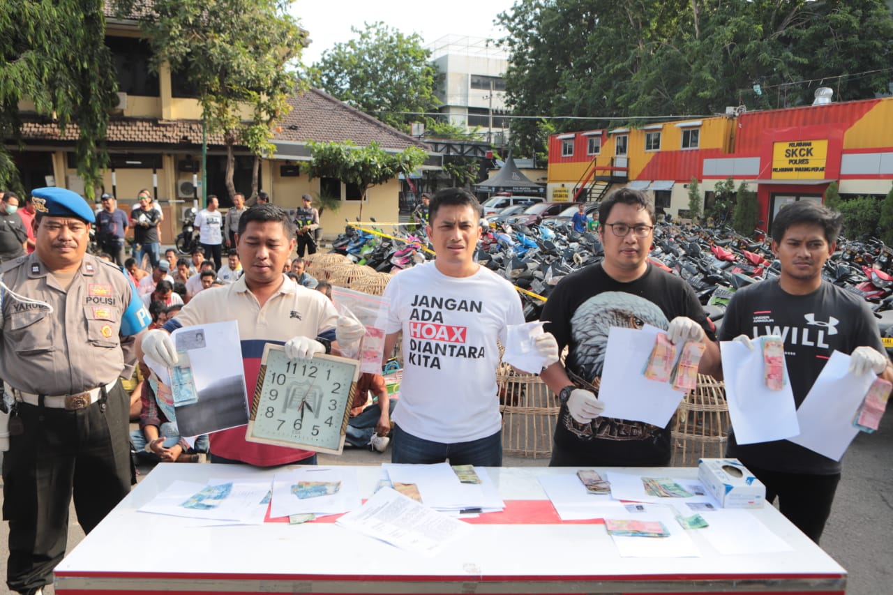 Polres Tanjung Perak Panen Tangkapan 45 Pelaku Judi Sabung Ayam