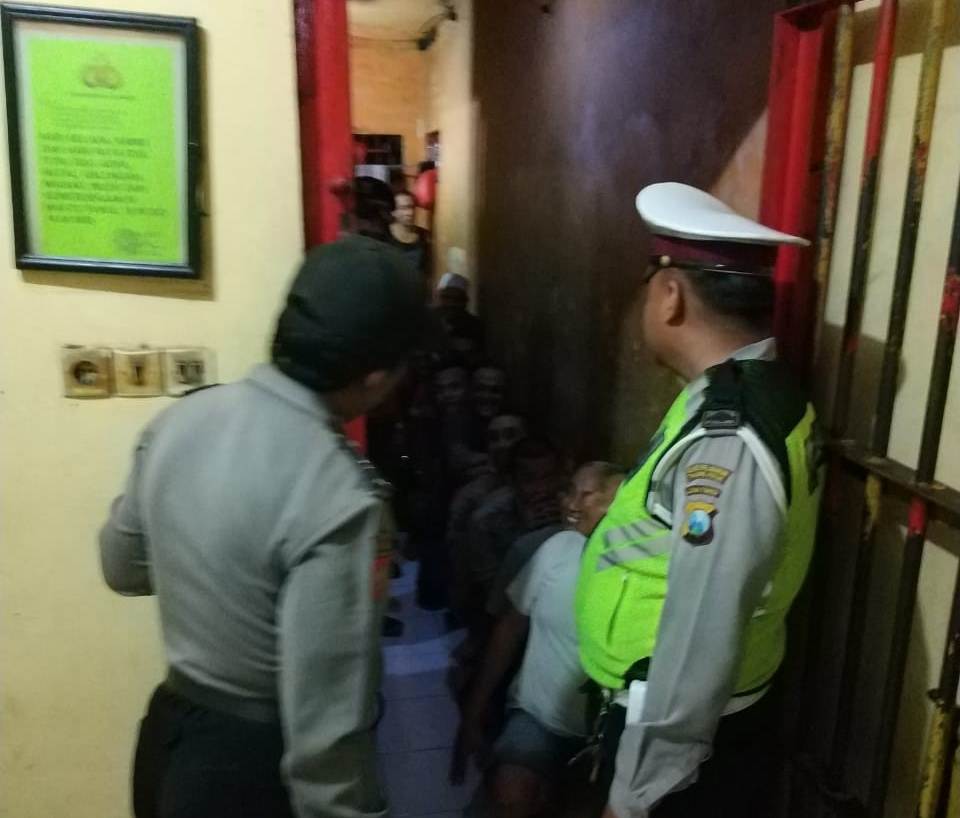 Polsek Semampir Cek Rutin Tahanan di Malam Hari
