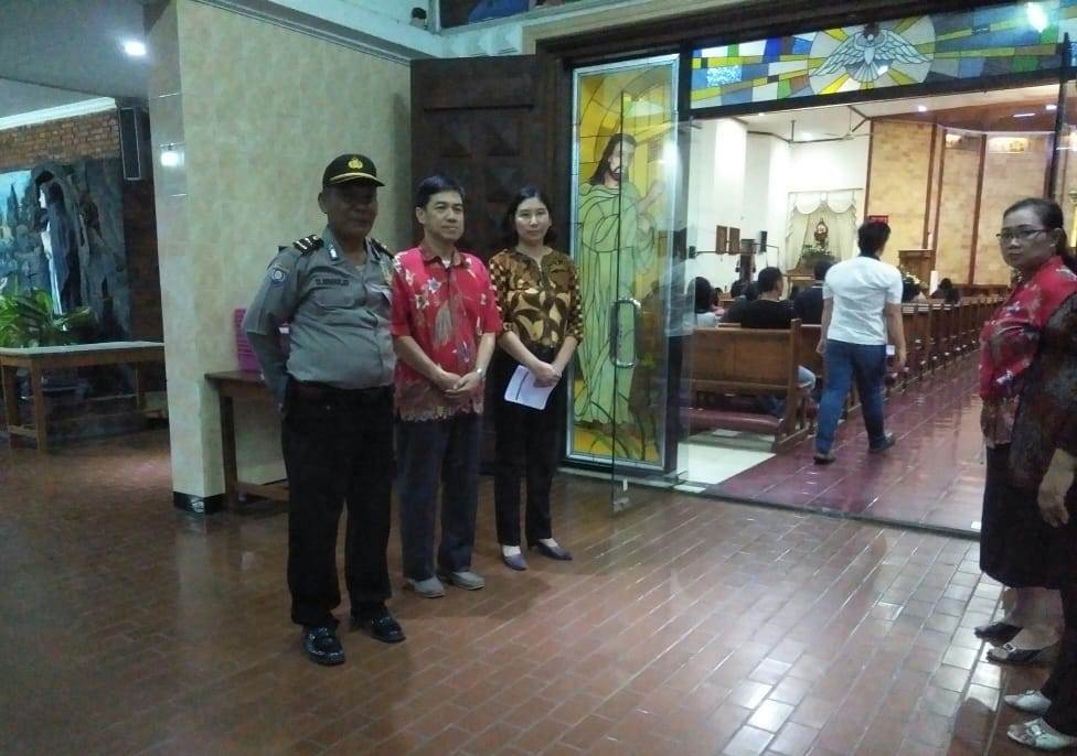 Polsek Kenjeran Lakukan Pengamanan Kebaktian Minggu Malam