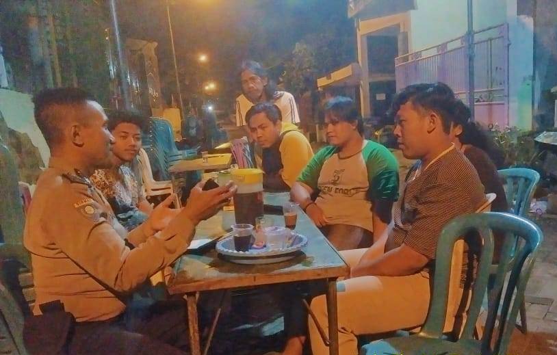 Panit Binmas Polsek Asemrowo Sampaikan Pesan Jauhi Kelompok Radikal
