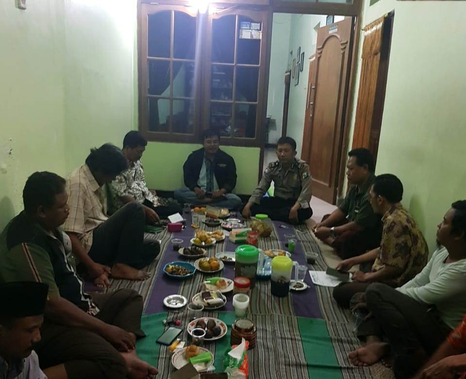 Cegah 3 C di Pemukiman, Babinkamtibmas Asemrowo Sampaikan Pesan Siskamling