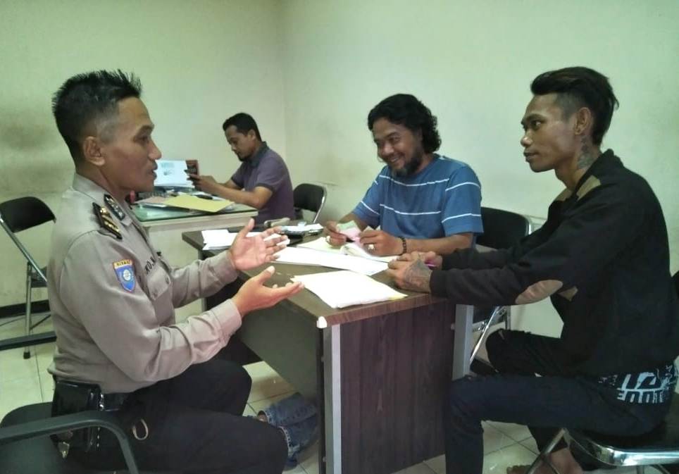 Panit Binmas Polsek Asemrowo Sampaikan Penyuluhan Bahaya Narkoba Ke Warga Genting Kalianak