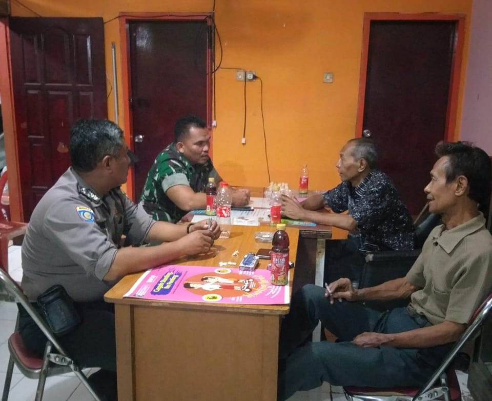 Babinkamtibmas Perak Utara Sambang Pengurus Kampung, Sampaikan Pesan Hidupkan Siskamling