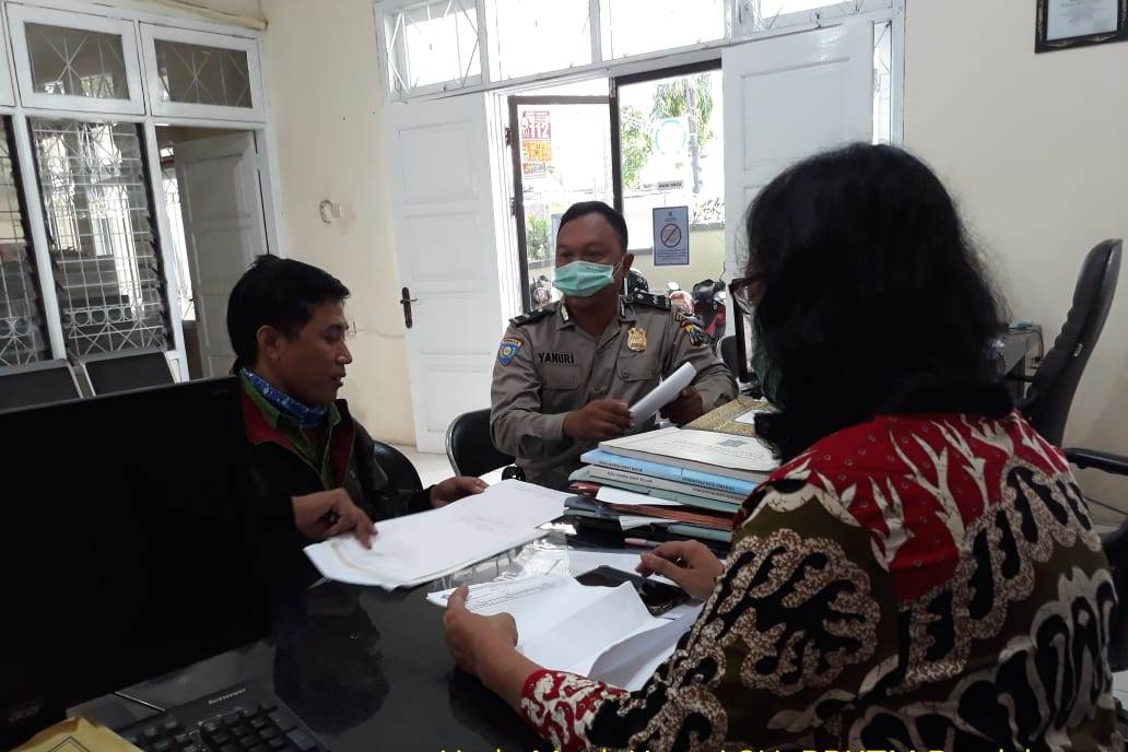 Babinkamtibmas Perak Berat Sambang Pengurus Kampung, Beri Penyuluhan Cegah Corona