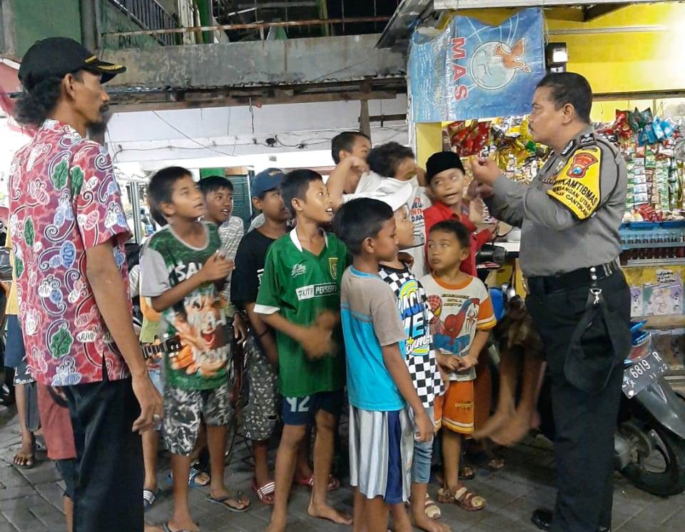 Babinkamtibmas Krembangan Utara Beri Penyuluhan Cegah Tawuran Ke Remaja Pasar Babaan