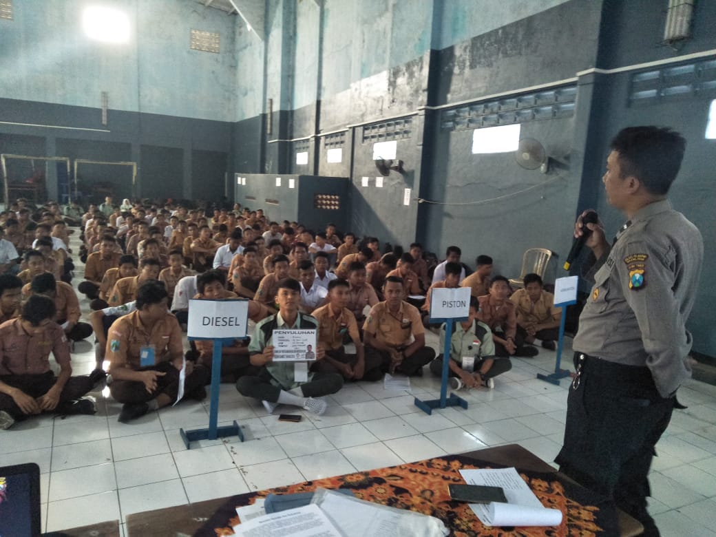 Polsek Asemrowo Beri Wawasan Kebangsaan Pada Pelajar SMK Taruna