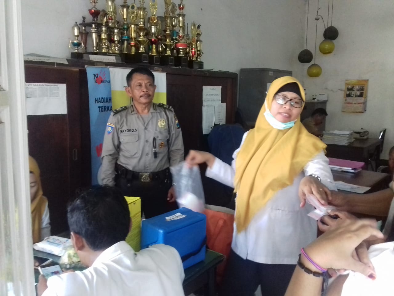 Babinkamtibmas Perak Utara Lakukan Pengamanan Pengobatan Gratis