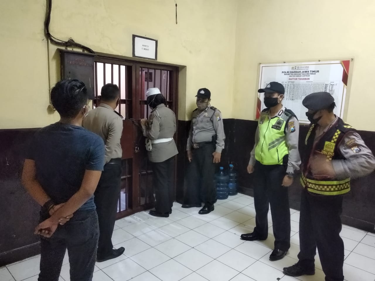 Cegah Upaya Tahanan Melarikan Diri, Polsek Pabean Cantikan Laksanakan Pemeriksaan Pagi & Malam Hari