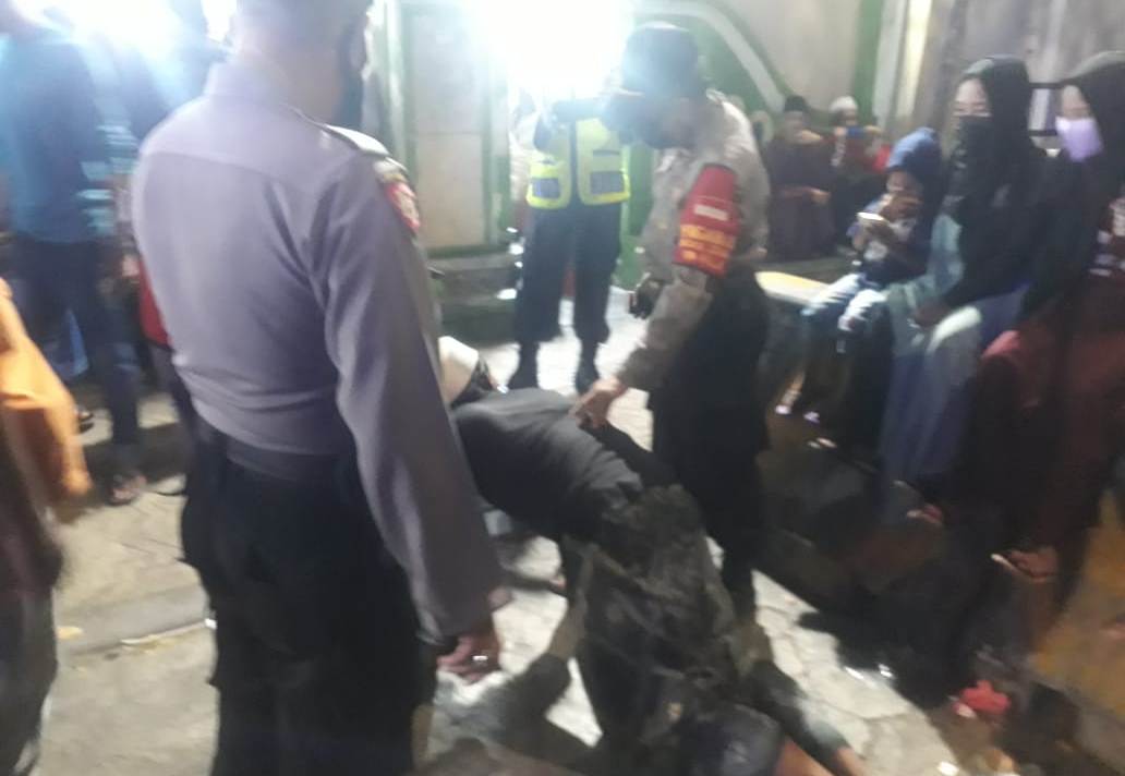 Polsek Semampir Lakukan Penertiban Masker Kepada Pengunjung Wisata Ampel