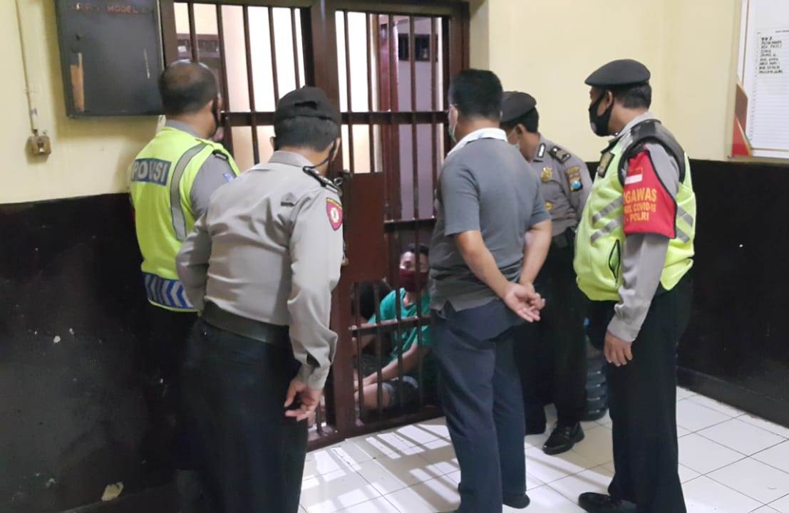 Cegah Tahanan Melarikan Diri, Polsek Pabean Cantikan Lakukan Pengecekan Rutin