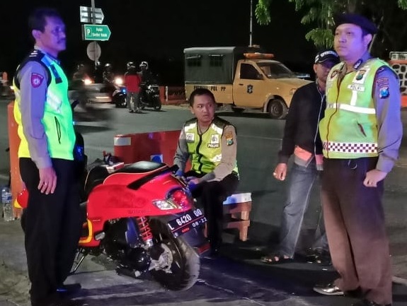 Polsek Kenjeran Lakukan Patroli Dialogis Rutin ke Taman Suroboyo