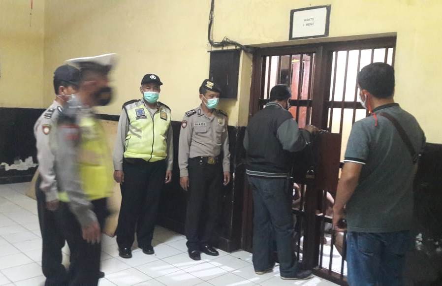 Polsek Pabean Cantikan Lakukan Pengecekan Rutin, Pantau Kesehatan Tahanan
