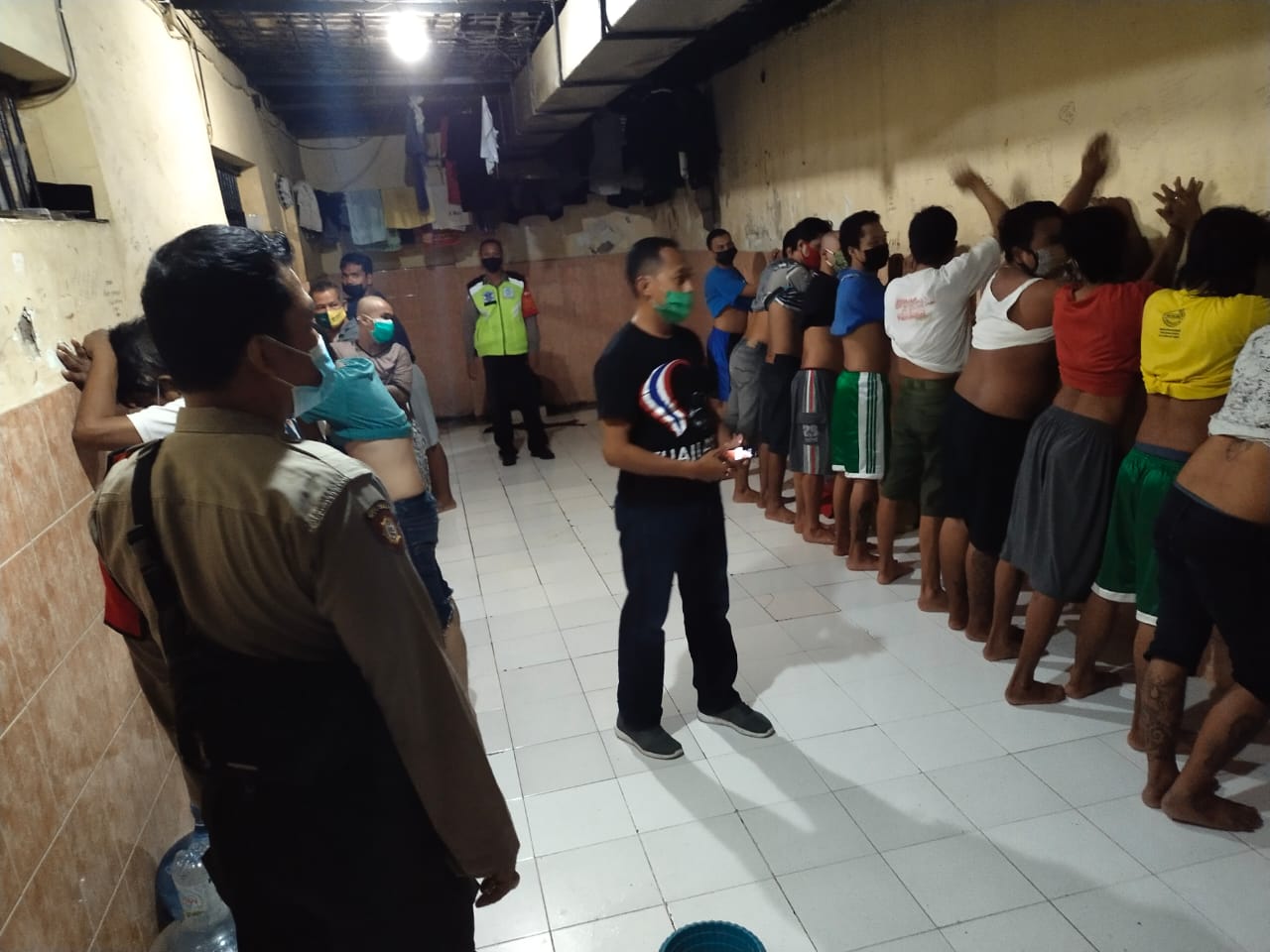 Polsek Krembangan Lakukan Pengecekan Rutin, Pantau Kesehatan Tahanan