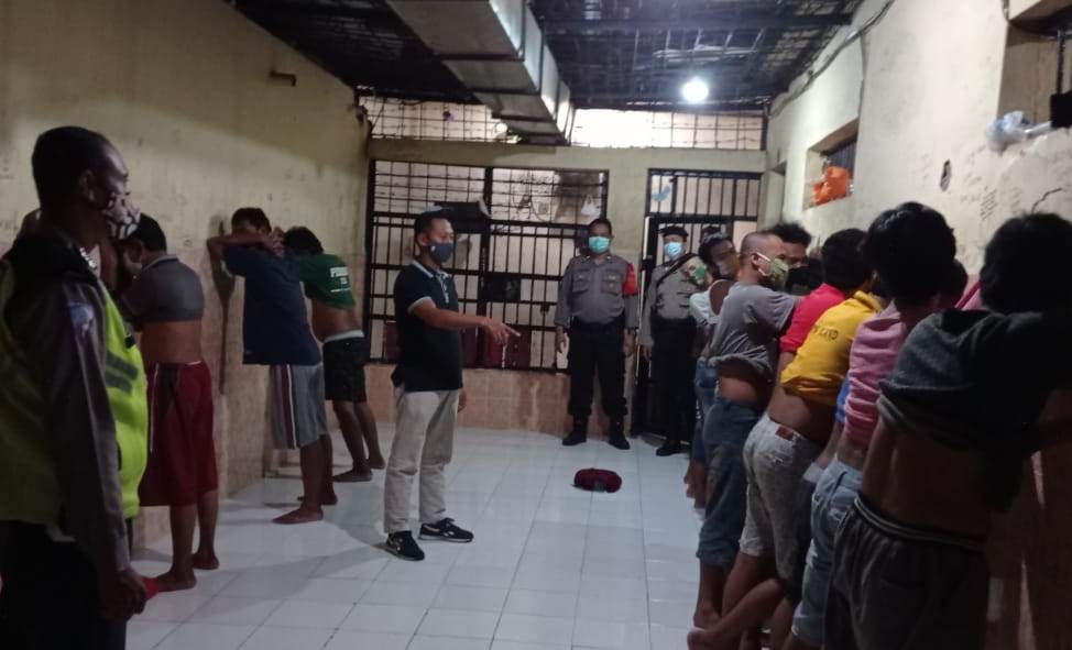 Polsek Krembangan Lakukan Pengecekan Rutin, Antisipasi Tahanan Sakit
