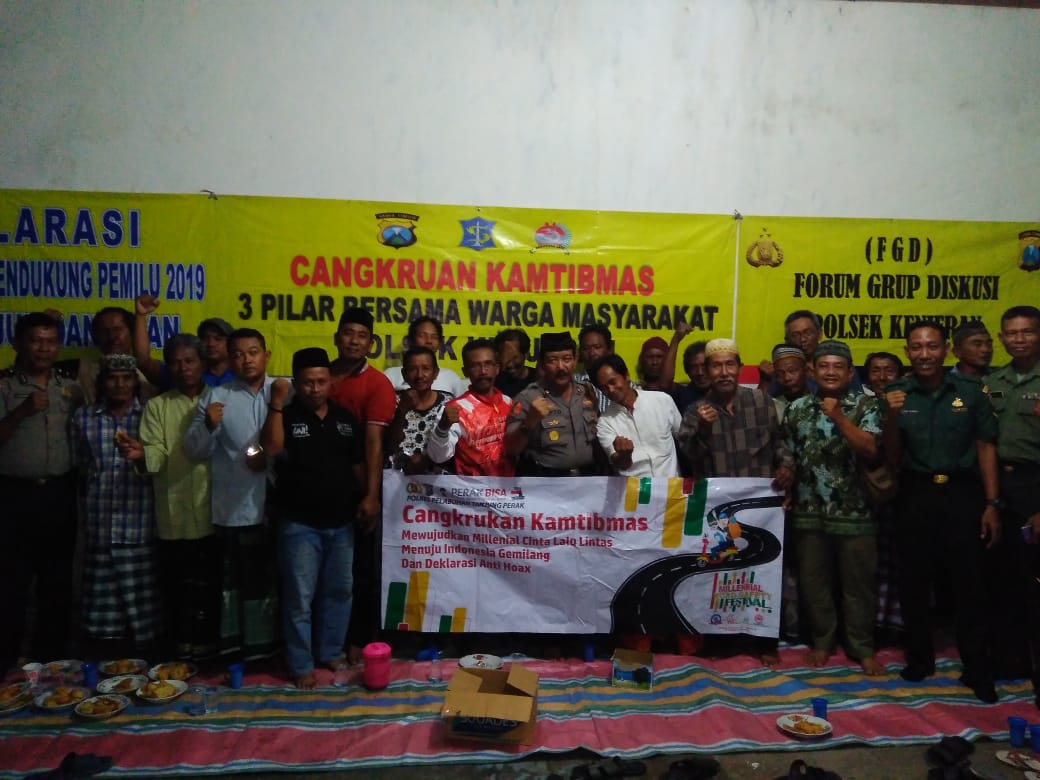 Kapolsek Kenjeran Sosialisasikan SPKT Door To Door di Acara Cangkrukan