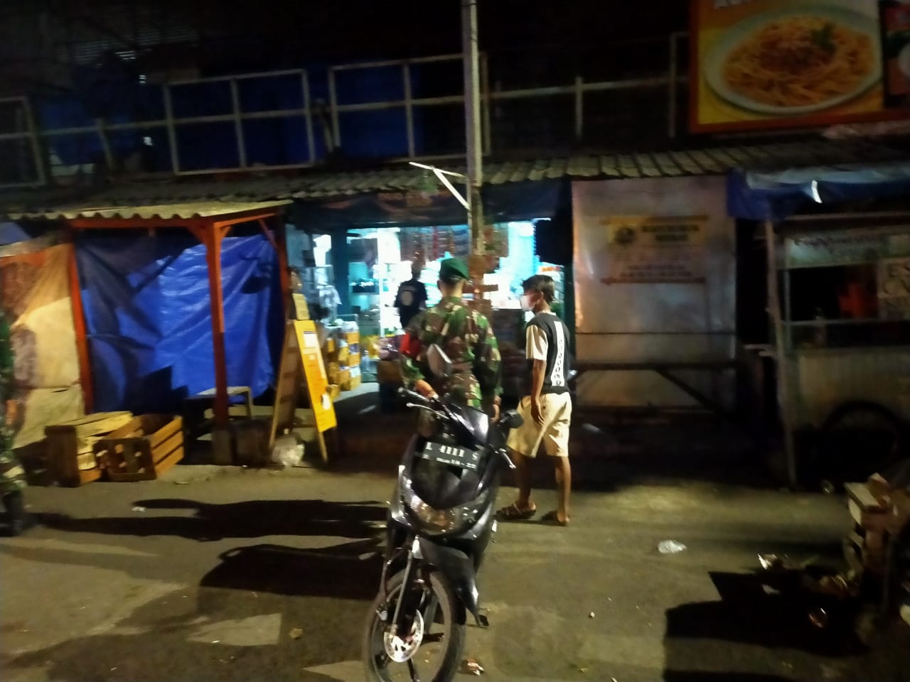 Polsek Semampir Bersama Personil Gabungan Datangi Warung & Toko Yang Melanggar Jam Malam Sesuai PPKM Darurat
