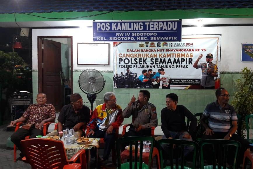 Babinkamtibmas Sidotopo Gelar Cangkrukan Senin Militan, Sampaikan Himbauan Siskamling