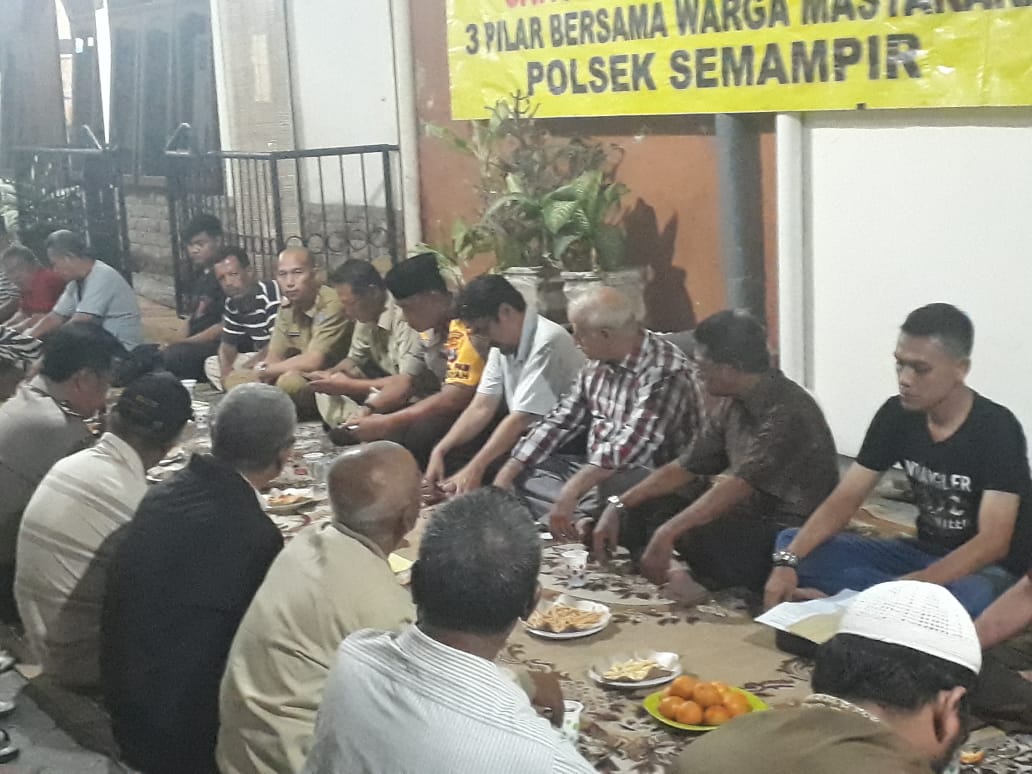Kapolsek Semampir Berikan Penyuluhan Narkoba di Acara Cangkrukan Senin