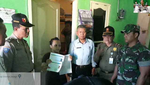 Babinkamtibmas Bulak Dampingi Petugas Kelurahan Gelar Operasi Yustisi