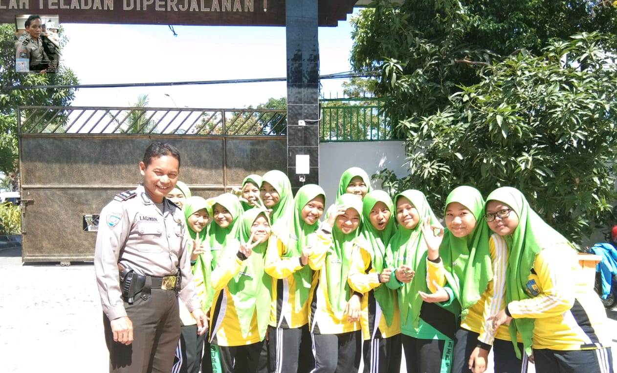 Babinkamtibmas Takal Kedinding Sampaikan Pesan Kerukunan Dalam Rabu Narsis