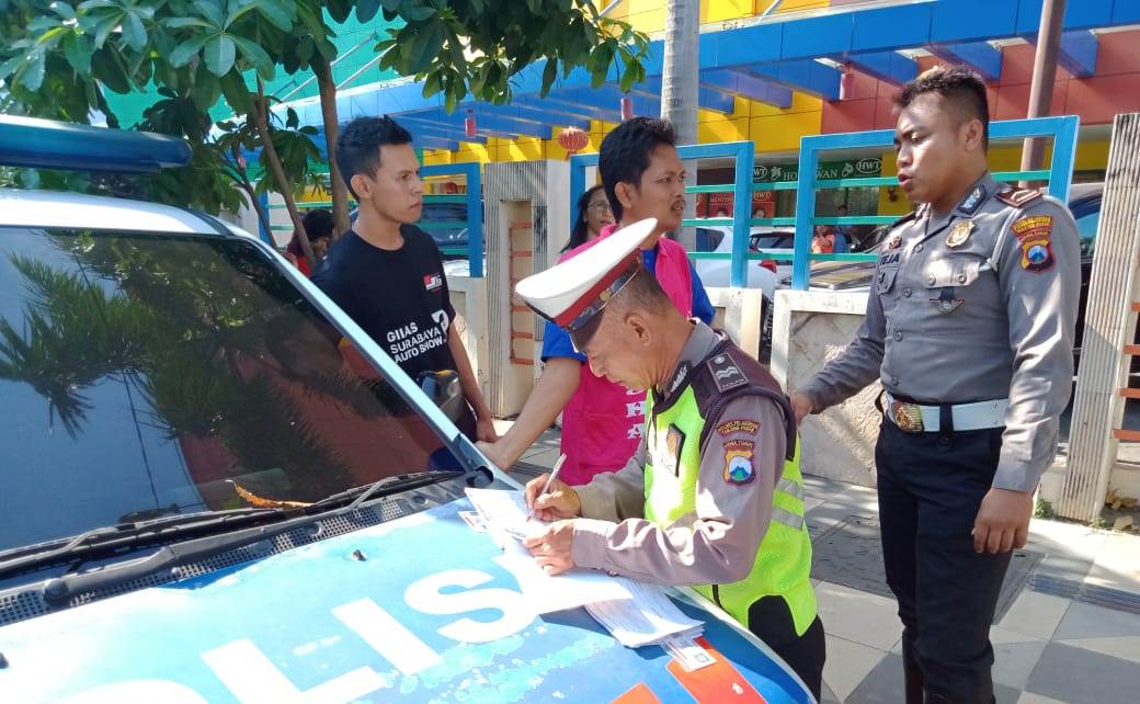 Unit Lantas Polsek Pabean Cantikan Beri Tindakan Tegas Pelanggar Kasat Mata