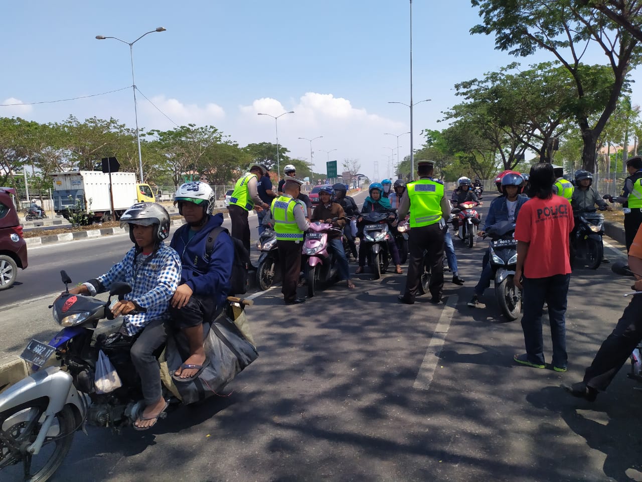 Hari Terakhir Operasi Zebra, Polsek Kenjeran Razia Sepeda Motor di Akses Suramadu