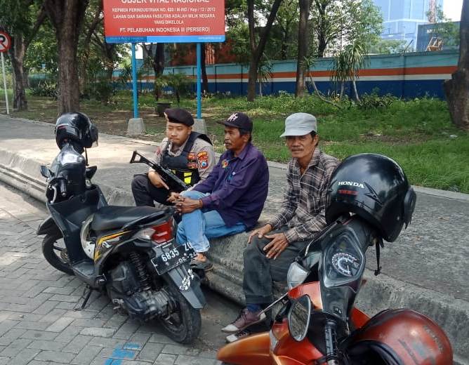 Sambang Terminal Mira, Satsabhara Polres Tanjung Perak Titip Pesan Kamtibmas Ke Tukang Ojek