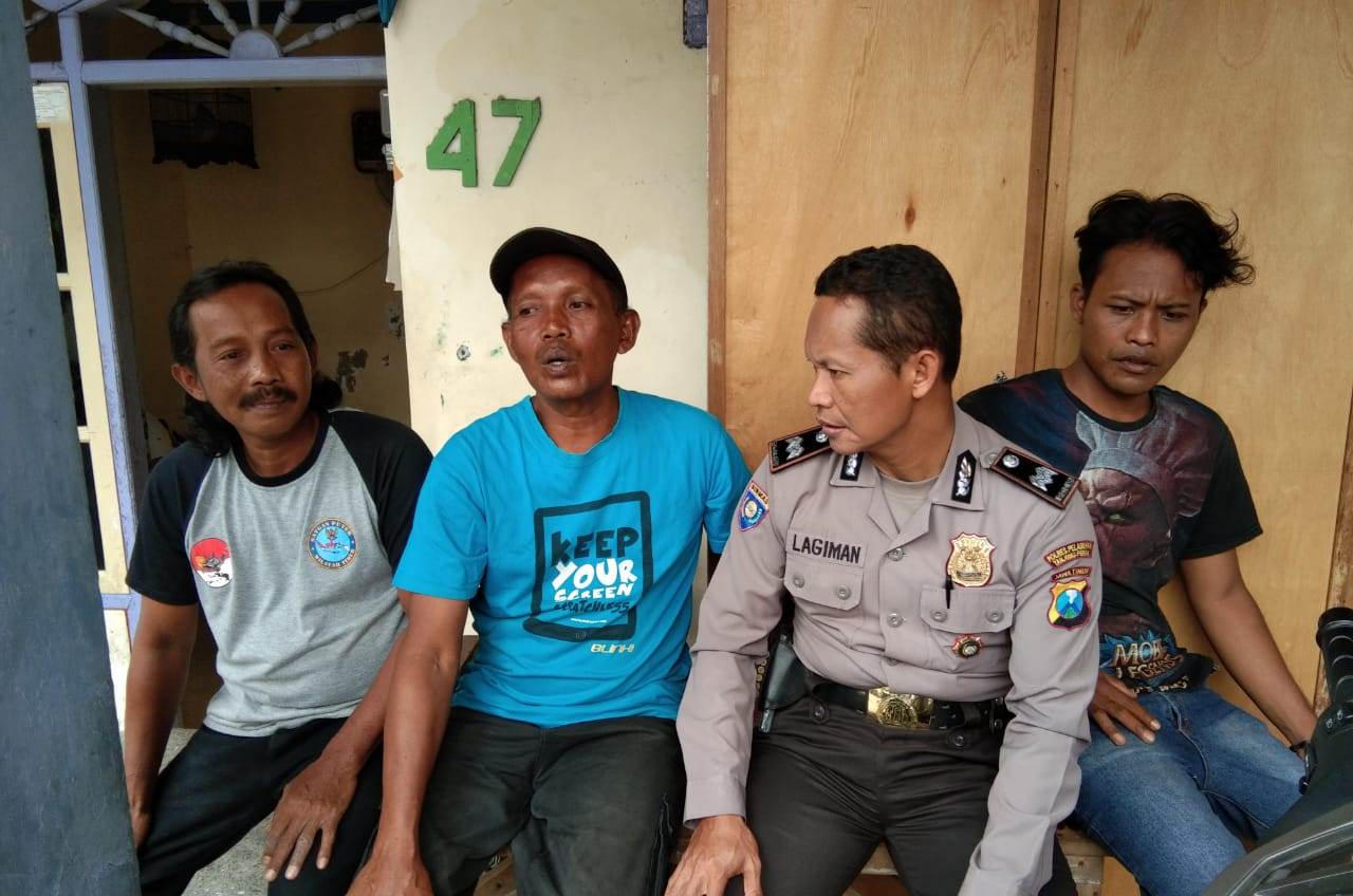 Babinkamtibmas Takal Kedinding Sampaikan Pesan Jaga Kerukunan