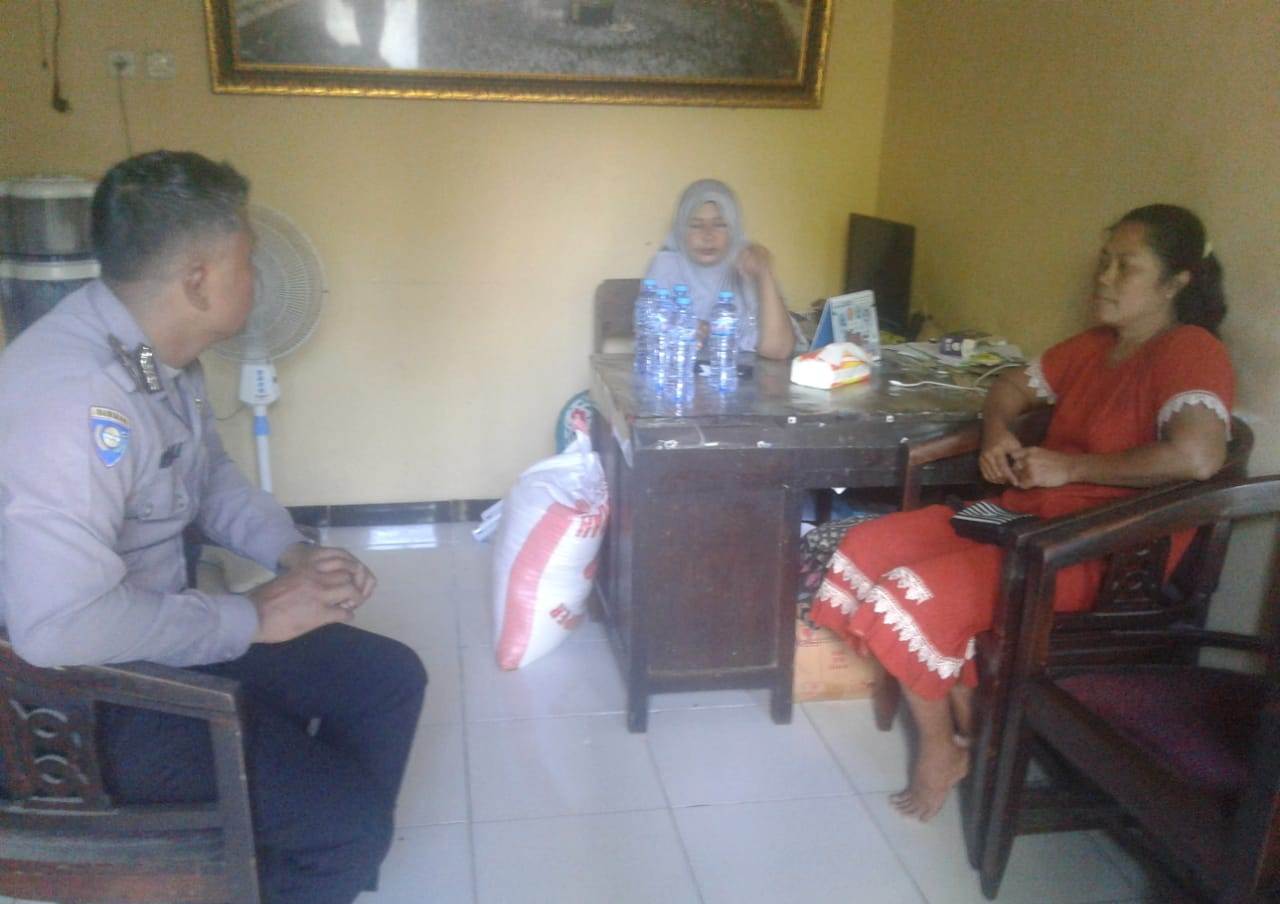 Babinkamtibmas Morokrembangan Berikan Penyuluhan Cegah Penularan Corona Ke Pengurus Kampung