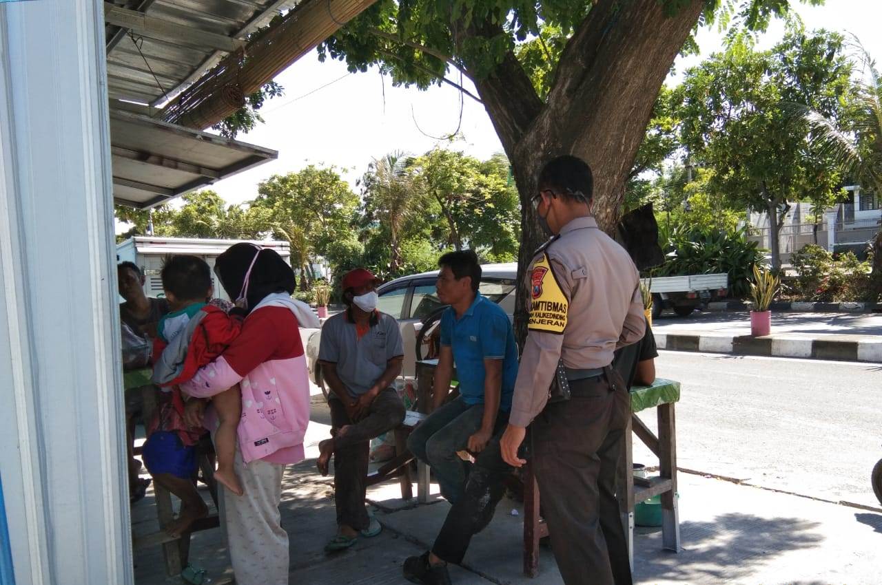 Babinkamtibmas Takal Kedinding Sampaikan Himbauan Untuk Tidak Mudik