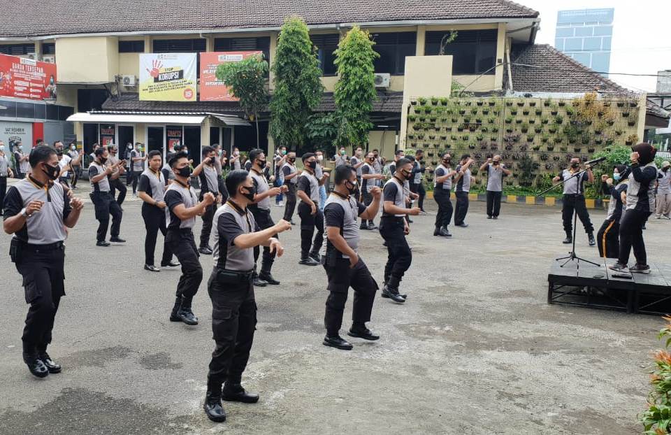 Polres Tanjung Perak Gelar Olahraga Rutin Setiap Hari, Jaga Kesehatan Personil