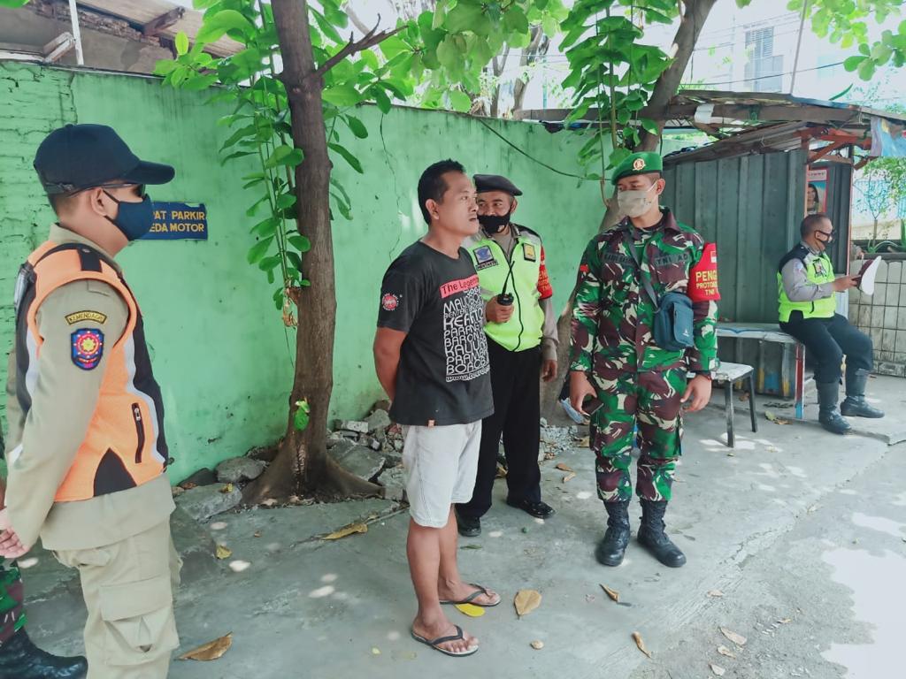 Putus Rantai Penyebaran Covid-19, Polsek Pabean Cantikan Gencar Operasi Penertiban Masker