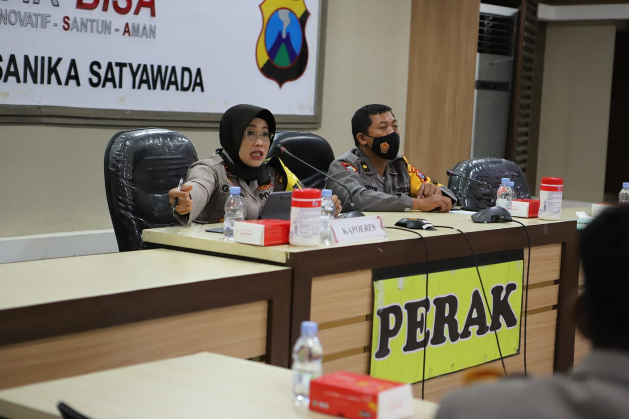 Kapolres Tanjung Perak Pimpin Anev Mingguan, Pantau Kinerja Jajaran