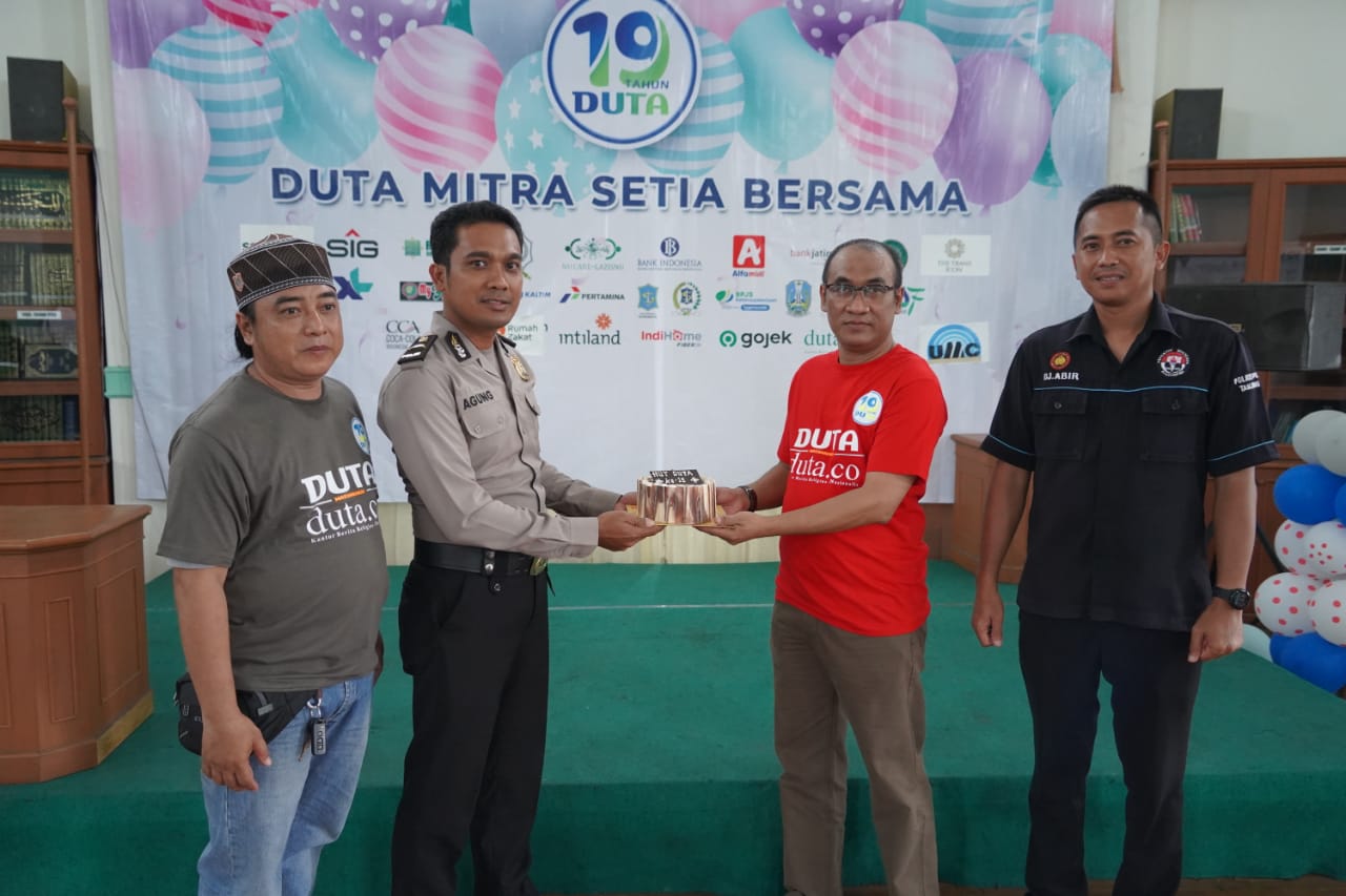 Polres Tanjung Perak Beri Ucapan Selamat Ulang Tahun Untuk SKH Duta Masyarakat
