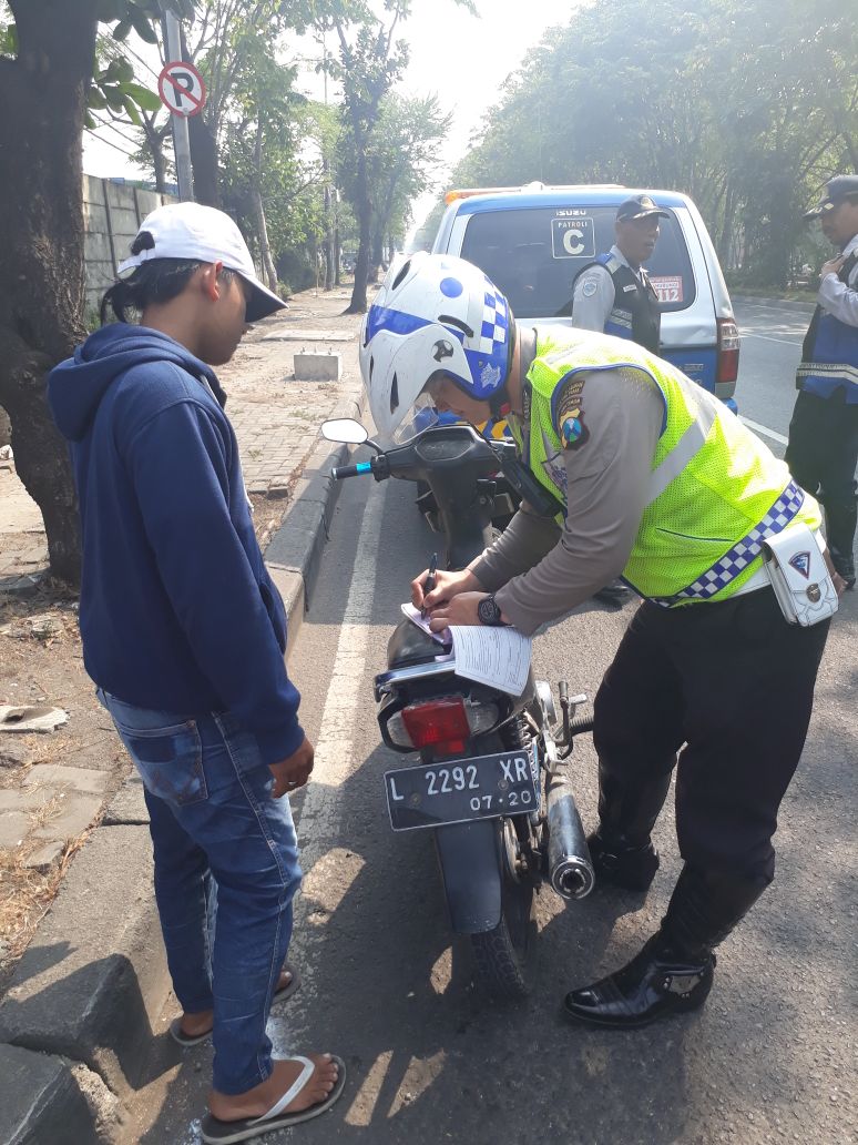 Satlantas dan Dishub Gelar Operasi di Jalan Margomulyo