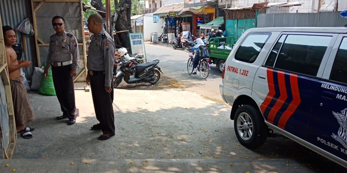 Unit Lantas & Unit Sabhara Polsek Kenjeran Gelar Patroli Rutin ke Pemukiman