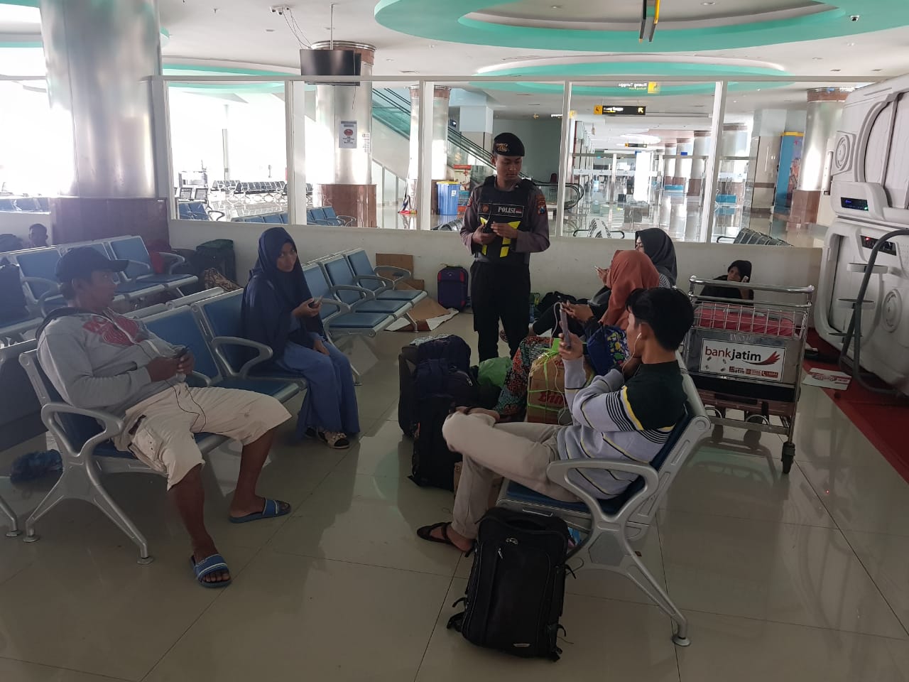 Satsabhara Polres Tanjung Perak Gelar Patroli & Himbauan Keamanan ke Pelabuhan GSN