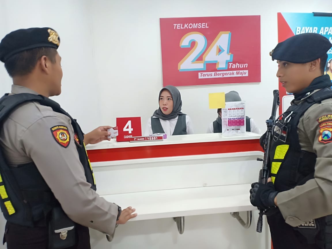 Satsabhara Polres Tanjung Perak Gelar Patroli Dialogis di Kantor Telkomsel