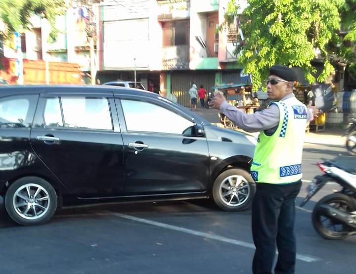 Polsek Pabean Cantikan Lakukan Pengaturan Sore Cegah Kemacetan