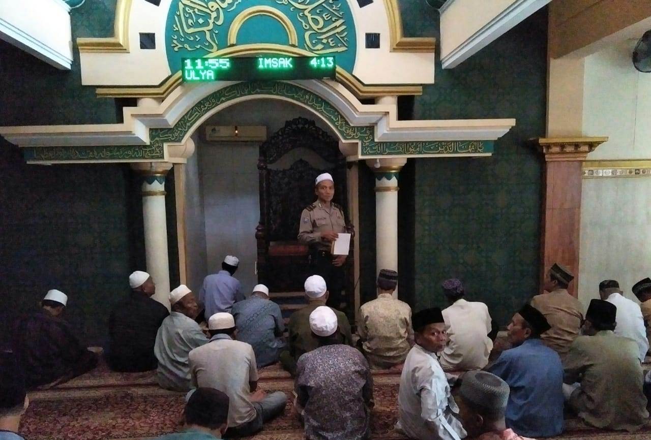 Panit Binmas Polsek Asemrowo Sampaikan Pesan Kerukunan Antar Umat Beragama