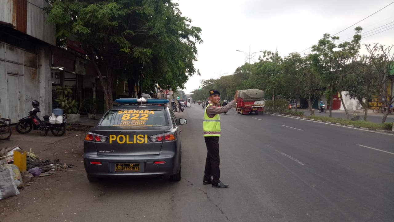 Antisipasi Macet, Polsek Krembangan Atur Lalu Lintas Pagi-Sore