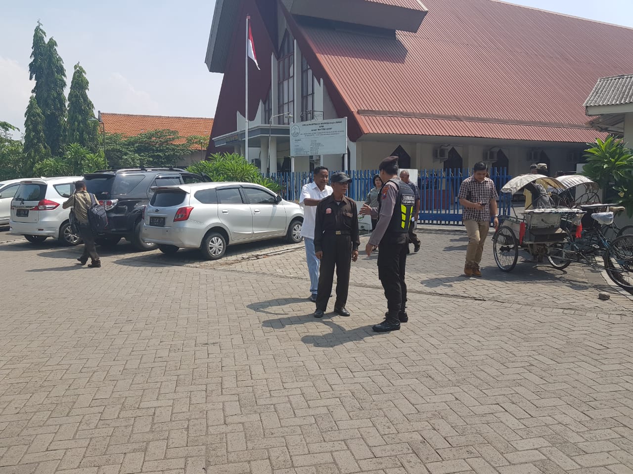 Satsabhara Polres Tanjung Perak Patroli Gereja, Antisipasi Tindak Kriminalitas