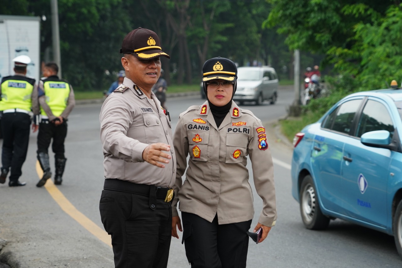 Cegah Bonek Masuk Tol, Kapolres Tanjung Perak Pimpin Langsung Pengamanan Jalur