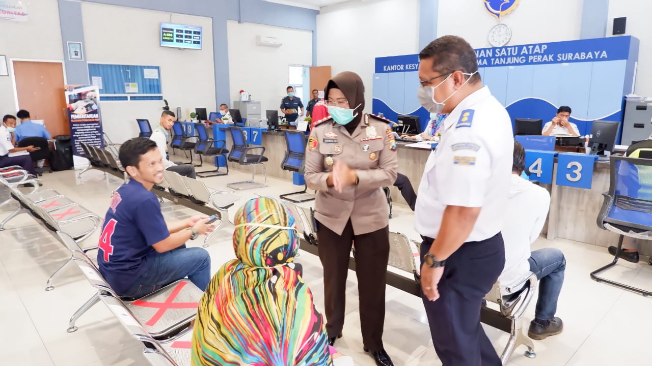 Kapolres Tanjung Perak Sosialisasikan Pencegahan Virus Corona di Kantor Syahbandar