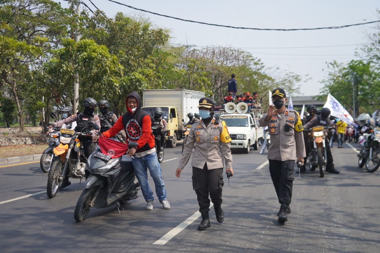 Kapolres Tanjung Perak Pimpin Pengamanan Aksi Sosialisasi Ajakan Unjuk Rasa Buruh