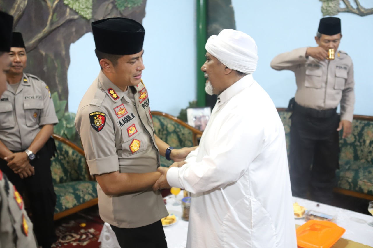 Kapolres Tanjung Perak Bersama PJU Sambang Toga & Tomas Dalam Rangka Silaturahmi Lebaran