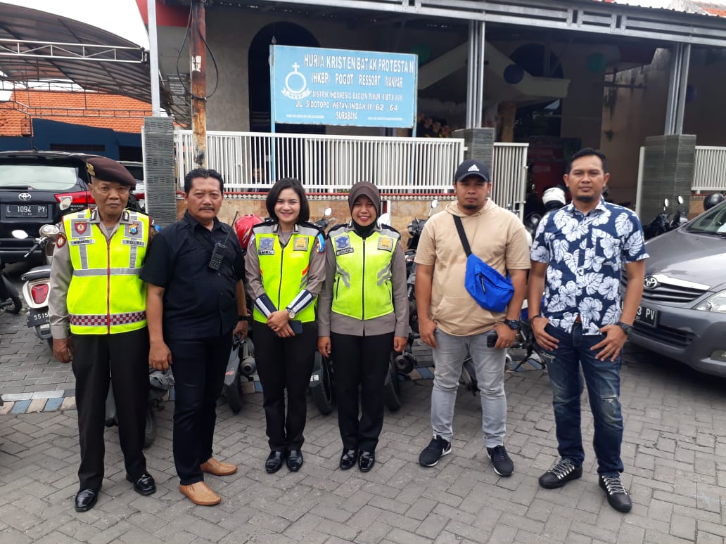 Polres Tanjung Perak Laksanakan Pengamanan Kebaktian Natal di Gereja HKBP