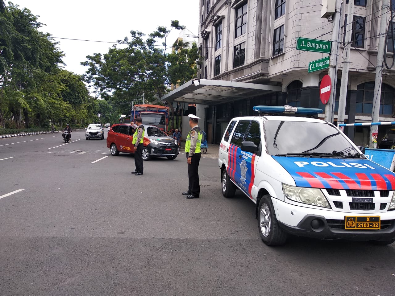 Beri Pelayanan Masyarakat Melalui Pengaturan Lalu Lintas Sore