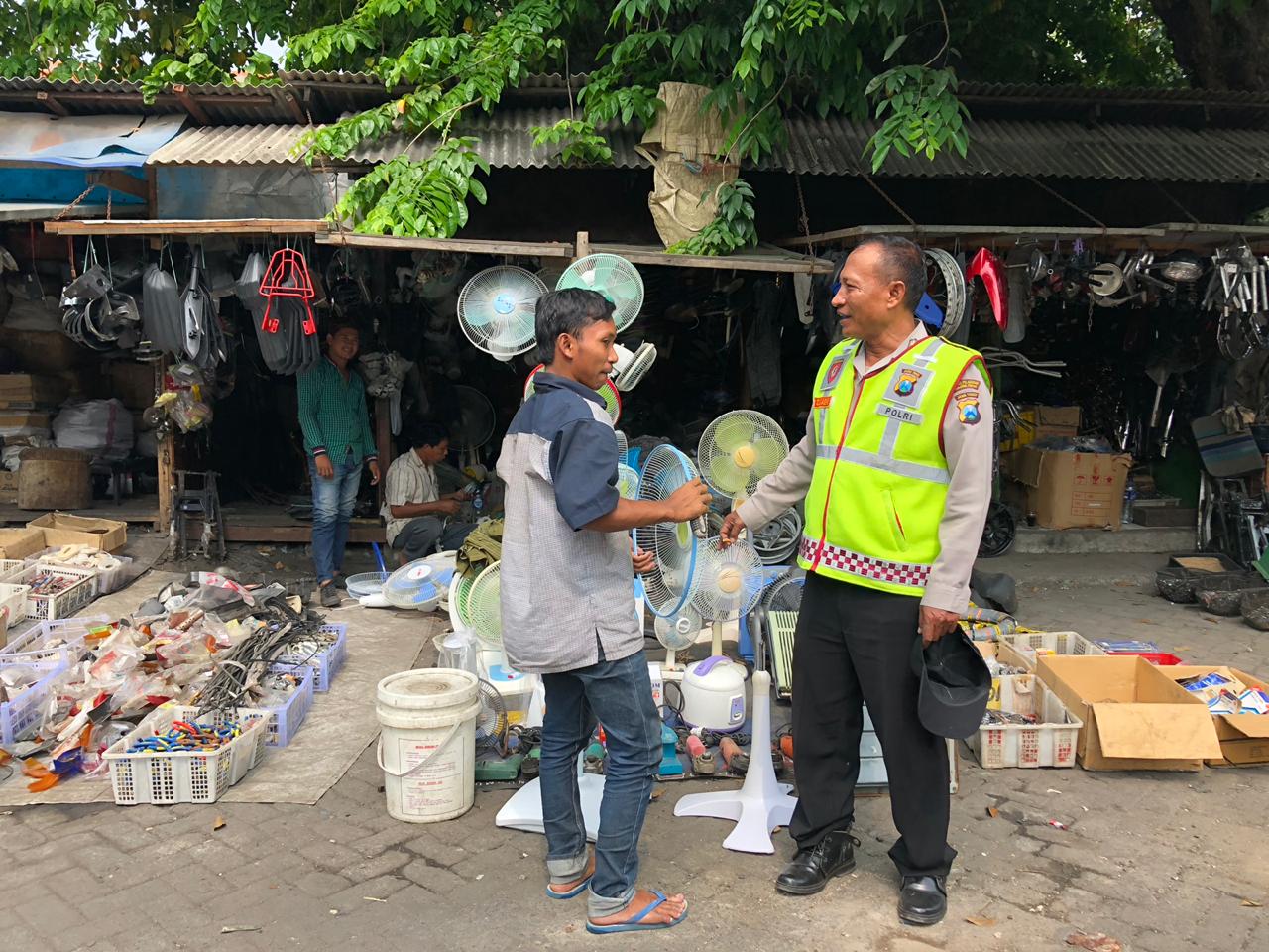 Tekan Kejahatan Jalanan, Polsek Asemrowo Patroli Tempat Rawan