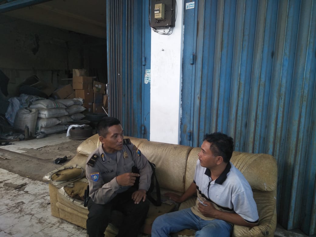 Panit Binmas Polsek Asemrowo Sampaikan Pesan Tertib Berlalu Lintas